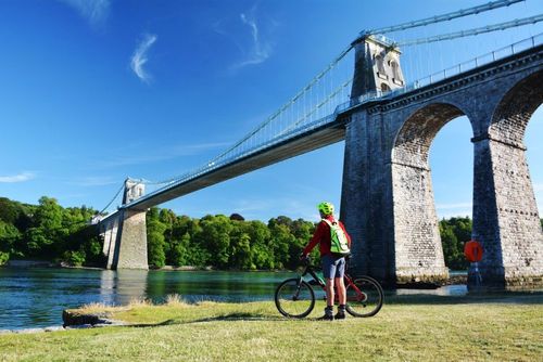 Bike tour: Steaming through Snowdonia